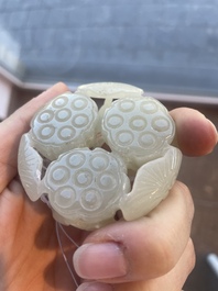 Sculpture ajour&eacute;e en forme de fleur de lotus en jade, Chine, 19&egrave;me/20&egrave;me si&egrave;cle