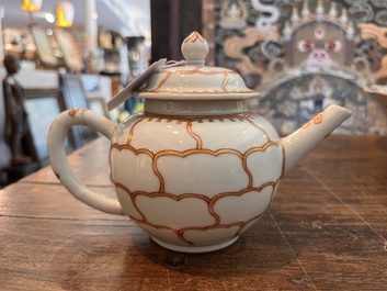 Service &agrave; th&eacute; en porcelaine de Chine dor&eacute; &agrave; d&eacute;cor de papillon, Qianlong