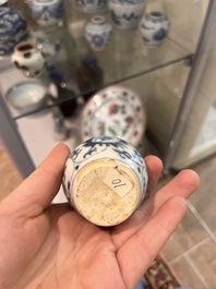 Collection vari&eacute;e en porcelaine de Chine bleu et blanc, Ming