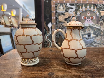 Service &agrave; th&eacute; en porcelaine de Chine dor&eacute; &agrave; d&eacute;cor de papillon, Qianlong
