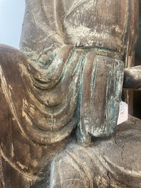 Sculpture de Luohan en bois sculpt&eacute; avec des traces de polychromie, 19&egrave;me si&egrave;cle