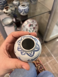 Collection vari&eacute;e en porcelaine de Chine bleu et blanc, Ming