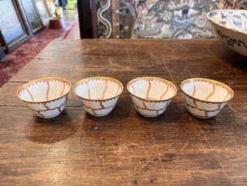Service &agrave; th&eacute; en porcelaine de Chine dor&eacute; &agrave; d&eacute;cor de papillon, Qianlong