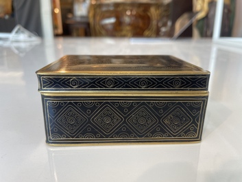 Vase de forme 'meiping', une verseuse et une bo&icirc;te couverte en &eacute;maux cloisonn&eacute;s, Chine, 19&egrave;me/20&egrave;me si&egrave;cle