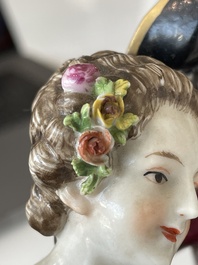 Deux groupes, un milieu de table et une tasse et soucoupe en porcelaine polychrome de Saxe, Allemagne, 19&egrave;me/20&egrave;me si&egrave;cle