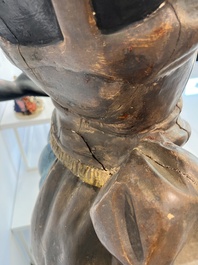 Grande paire de torch&egrave;res dites 'Aux Maures' &agrave; cinq lumi&egrave;res en bois sculpt&eacute; et polychrom&eacute;, Italie, Venise, vers 1900