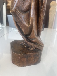 Jean de Patmos en bois sculpt&eacute; et patin&eacute;, Flandres, vers 1800