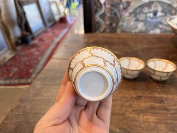 Service &agrave; th&eacute; en porcelaine de Chine dor&eacute; &agrave; d&eacute;cor de papillon, Qianlong