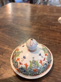 Verseuse couverte en porcelaine de Chine famille rose &agrave; d&eacute;cor d'oiseaux parmis des branches fleuries, Qianlong