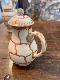 Service &agrave; th&eacute; en porcelaine de Chine dor&eacute; &agrave; d&eacute;cor de papillon, Qianlong