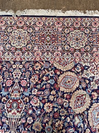 Een Perzisch Kerman (Kirman) tapijt met floraal decor, wol op katoen, 20ste eeuw