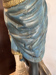 Grande paire de torch&egrave;res dites 'Aux Maures' &agrave; cinq lumi&egrave;res en bois sculpt&eacute; et polychrom&eacute;, Italie, Venise, vers 1900