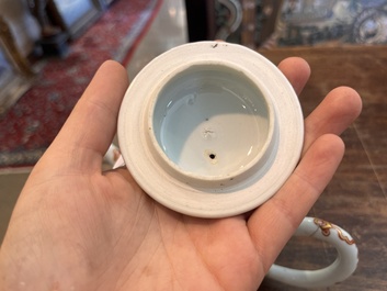 Service &agrave; th&eacute; en porcelaine de Chine dor&eacute; &agrave; d&eacute;cor de papillon, Qianlong