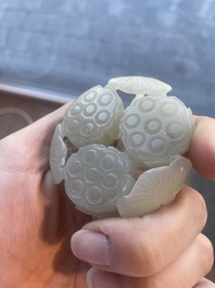 Sculpture ajour&eacute;e en forme de fleur de lotus en jade, Chine, 19&egrave;me/20&egrave;me si&egrave;cle