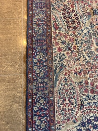 Een Perzisch Kerman (Kirman) tapijt met floraal decor, wol op katoen, eerste helft 20ste eeuw