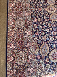 Een Perzisch Kerman (Kirman) tapijt met floraal decor, wol op katoen, 20ste eeuw