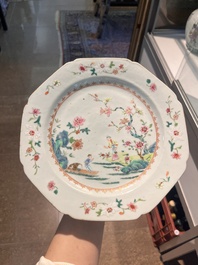 Six assiettes en porcelaine de Chine famille rose &agrave; d&eacute;cor de paysage fluvial anim&eacute;, Qianlong