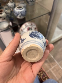 Collection vari&eacute;e en porcelaine de Chine bleu et blanc, Ming