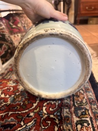 Twee Chinese famille rose vazen met geanimeerde sc&egrave;nes en een blauw-witte celadon vaas met boeddhistische symbolen, 19de/20ste eeuw
