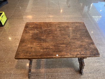Table en noyer aux raccords en fer forg&eacute;, Espagne, 18&egrave;me si&egrave;cle