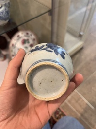 Collection vari&eacute;e en porcelaine de Chine bleu et blanc, Ming