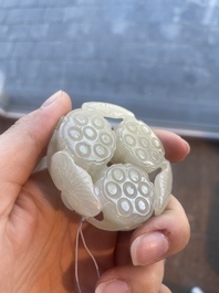 Sculpture ajour&eacute;e en forme de fleur de lotus en jade, Chine, 19&egrave;me/20&egrave;me si&egrave;cle