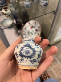 Collection vari&eacute;e en porcelaine de Chine bleu et blanc, Ming