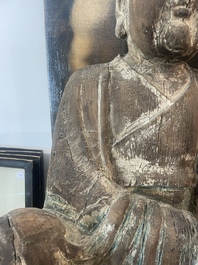 Sculpture de Luohan en bois sculpt&eacute; avec des traces de polychromie, 19&egrave;me si&egrave;cle