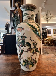 Vase en porcelaine de Chine famille verte &agrave; d&eacute;cor de sc&egrave;nes de bataille, marque de Kangxi, 19&egrave;me si&egrave;cle