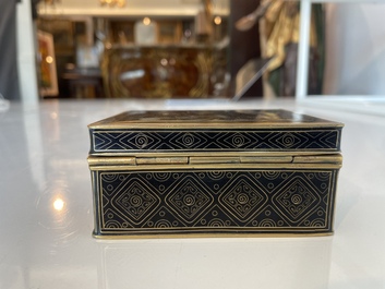 Vase de forme 'meiping', une verseuse et une bo&icirc;te couverte en &eacute;maux cloisonn&eacute;s, Chine, 19&egrave;me/20&egrave;me si&egrave;cle