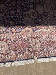 Een Perzisch Kerman (Kirman) tapijt met floraal decor, wol op katoen, 20ste eeuw