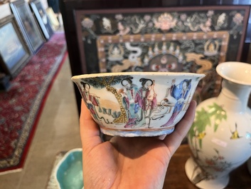 Twee Chinese famille rose vazen, een dekselkom en twee kommen, 19de/20ste eeuw