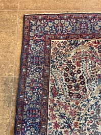 Een Perzisch Kerman (Kirman) tapijt met floraal decor, wol op katoen, eerste helft 20ste eeuw