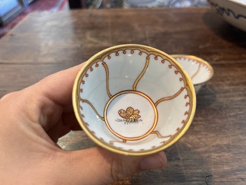 Service &agrave; th&eacute; en porcelaine de Chine dor&eacute; &agrave; d&eacute;cor de papillon, Qianlong