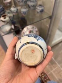 Collection vari&eacute;e en porcelaine de Chine bleu et blanc, Ming