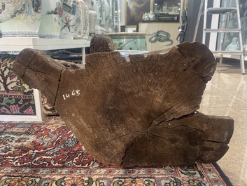 Sculpture de Luohan en bois sculpt&eacute; avec des traces de polychromie, 19&egrave;me si&egrave;cle
