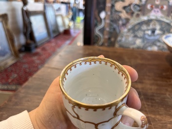 Service &agrave; th&eacute; en porcelaine de Chine dor&eacute; &agrave; d&eacute;cor de papillon, Qianlong