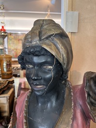 Grande paire de torch&egrave;res dites 'Aux Maures' &agrave; cinq lumi&egrave;res en bois sculpt&eacute; et polychrom&eacute;, Italie, Venise, vers 1900