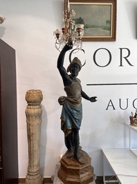 Grande paire de torch&egrave;res dites 'Aux Maures' &agrave; cinq lumi&egrave;res en bois sculpt&eacute; et polychrom&eacute;, Italie, Venise, vers 1900