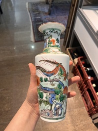 Een gevarieerde collectie Chinees famille rose en verte porselein met geanimeerde sc&egrave;nes en vogels tussen bloesemtakken, 19de/20ste eeuw