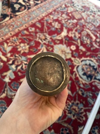 Br&ucirc;le-parfum ajour&eacute;, un plat &agrave; d&eacute;cor grav&eacute; et trois vases en bronze, Chine, 19&egrave;me/20&egrave;me si&egrave;cle