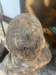 Sculpture de Luohan en bois sculpt&eacute; avec des traces de polychromie, 19&egrave;me si&egrave;cle