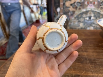 Service &agrave; th&eacute; en porcelaine de Chine dor&eacute; &agrave; d&eacute;cor de papillon, Qianlong