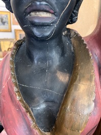 Grande paire de torch&egrave;res dites 'Aux Maures' &agrave; cinq lumi&egrave;res en bois sculpt&eacute; et polychrom&eacute;, Italie, Venise, vers 1900