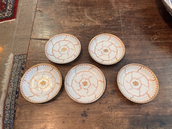 Service &agrave; th&eacute; en porcelaine de Chine dor&eacute; &agrave; d&eacute;cor de papillon, Qianlong