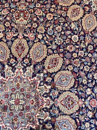 Een Perzisch Kerman (Kirman) tapijt met floraal decor, wol op katoen, 20ste eeuw