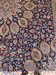 Een Perzisch Kerman (Kirman) tapijt met floraal decor, wol op katoen, 20ste eeuw