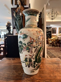 Vase en porcelaine de Chine famille verte &agrave; d&eacute;cor de sc&egrave;nes de bataille, marque de Kangxi, 19&egrave;me si&egrave;cle