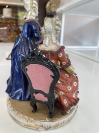 Deux groupes, un milieu de table et une tasse et soucoupe en porcelaine polychrome de Saxe, Allemagne, 19&egrave;me/20&egrave;me si&egrave;cle