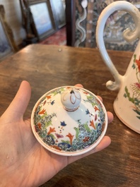 Verseuse couverte en porcelaine de Chine famille rose &agrave; d&eacute;cor d'oiseaux parmis des branches fleuries, Qianlong